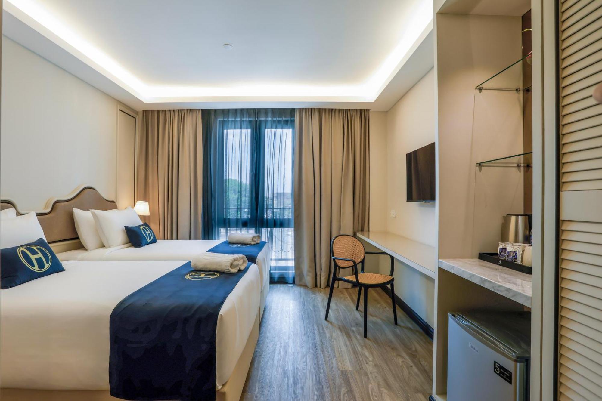 The Host Hotel Ipoh Esterno foto