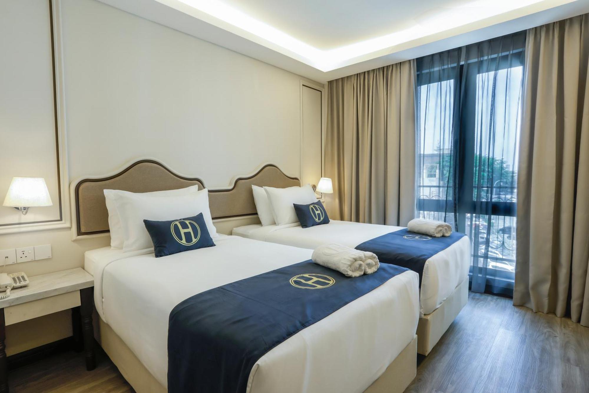 The Host Hotel Ipoh Esterno foto