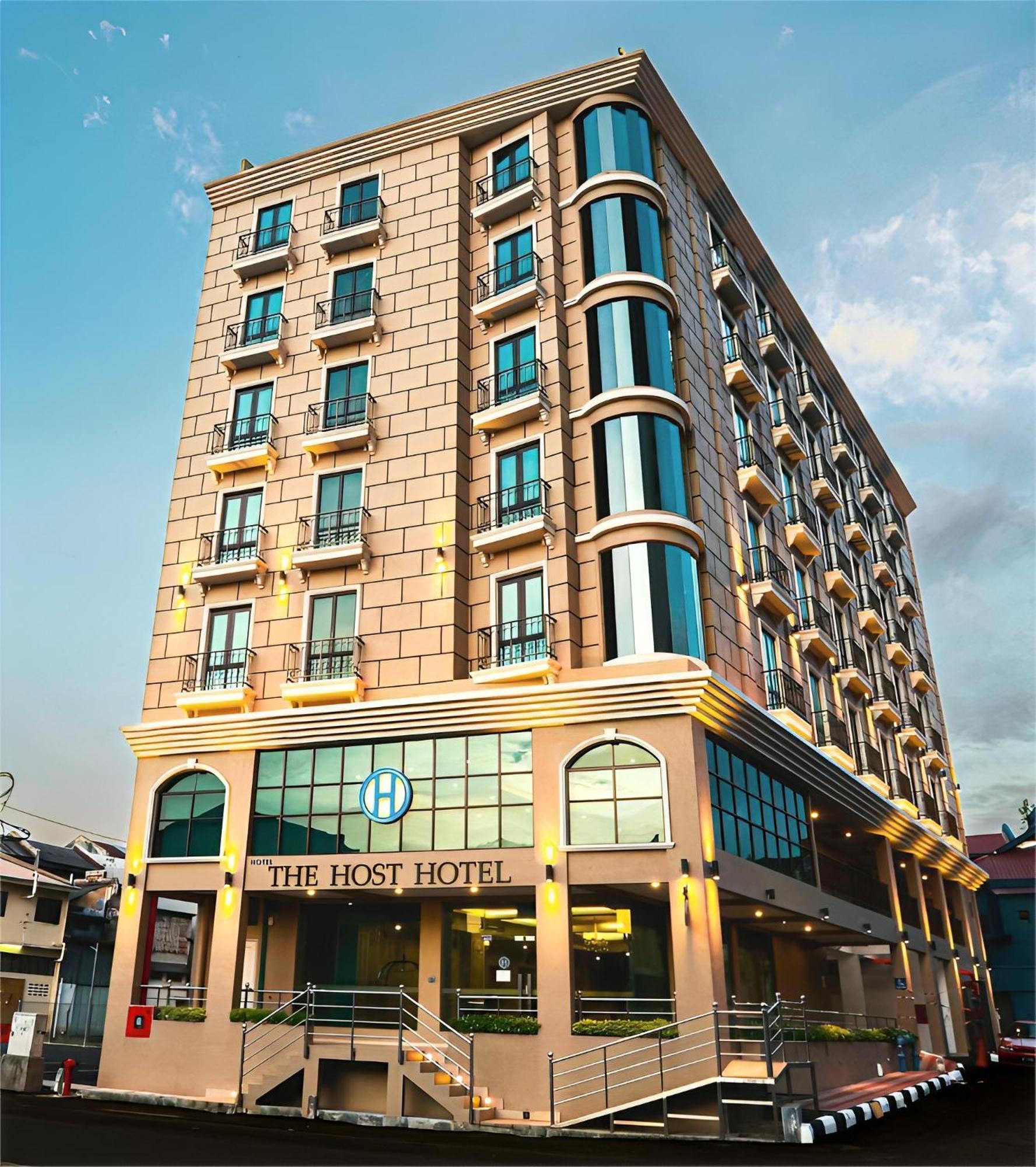 The Host Hotel Ipoh Esterno foto